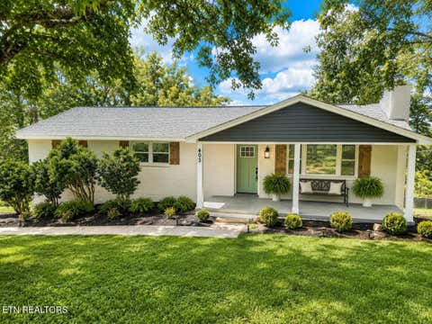 Photo of 403 Hickory St, Clinton, TN 37716 (MLS # 1347942)
