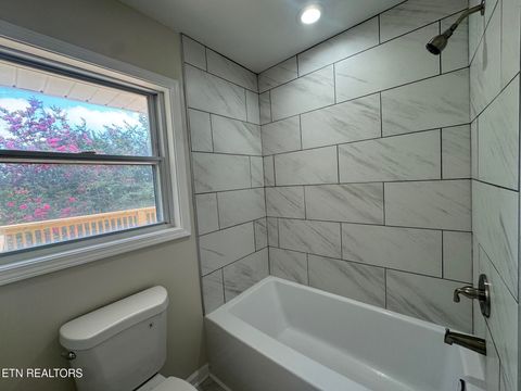 Tiny photo for 403 Hickory St, Clinton, TN 37716 (MLS # 1347942)