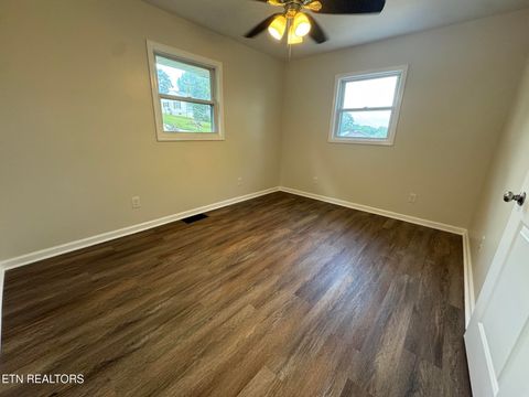 Tiny photo for 403 Hickory St, Clinton, TN 37716 (MLS # 1347942)