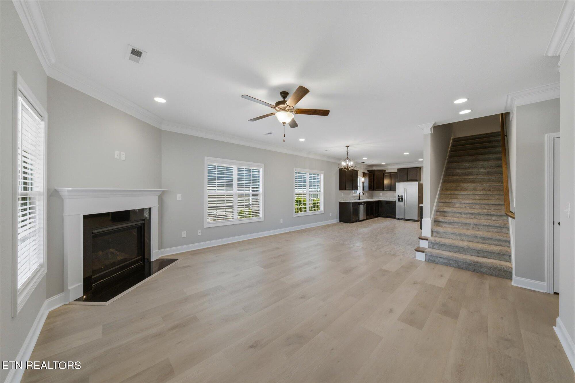 114 Hackberry St