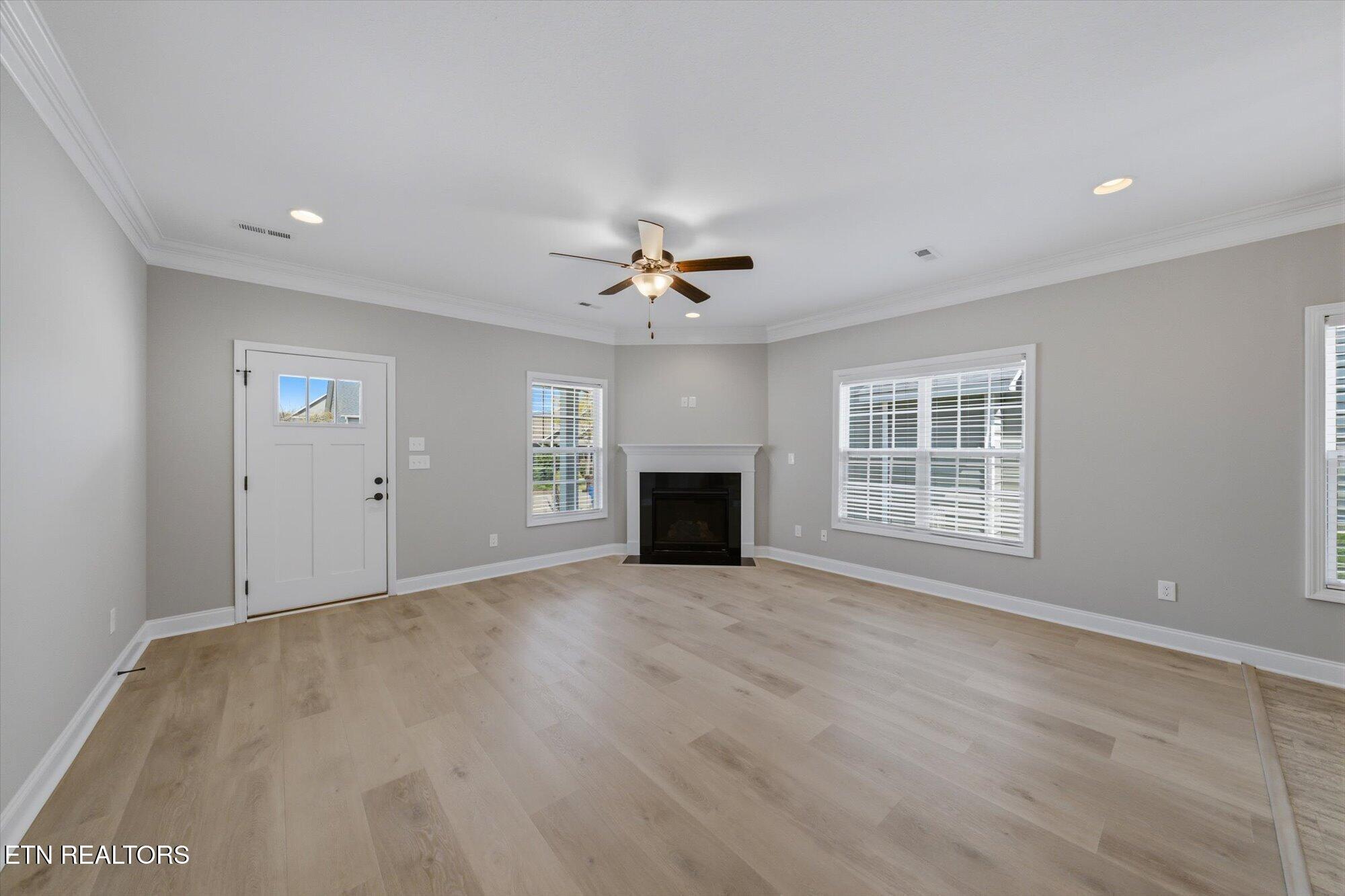 114 Hackberry St