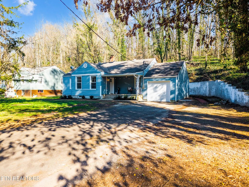 Photo of 120 Stone Rd, Knoxville, TN 37920 (MLS # 1339479)