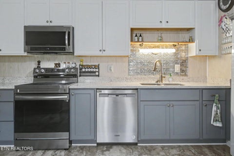Tiny photo for 1412 Hillvale Rd, Louisville, TN 37777 (MLS # 1359419)