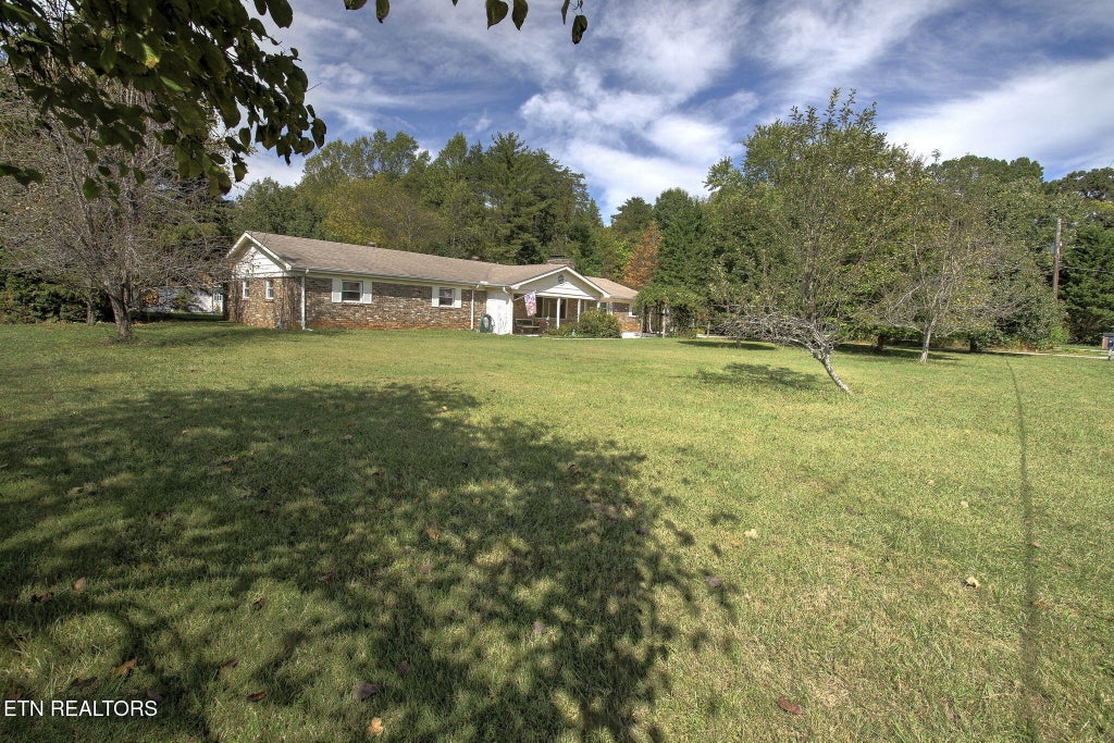 Photo of 1412 Hillvale Rd, Louisville, TN 37777 (MLS # 1359419)