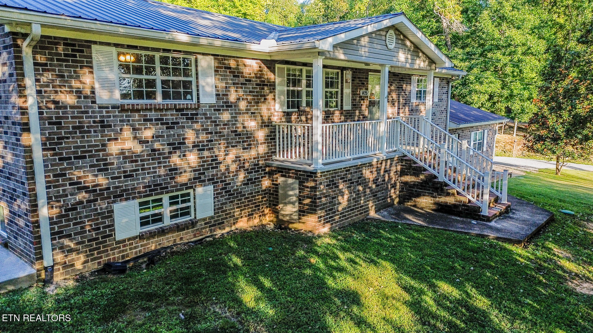 1425 Sweetwater Rd