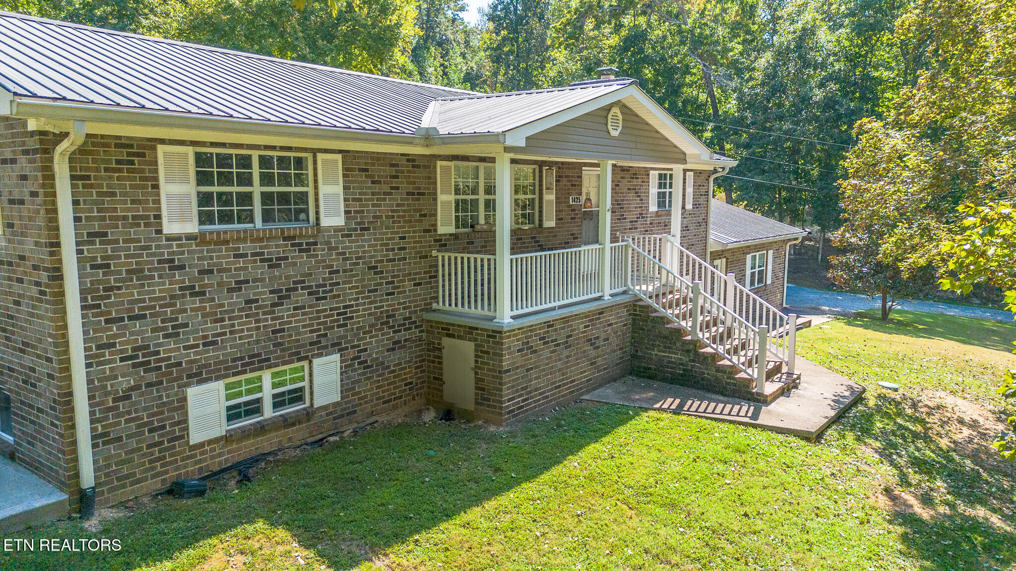 1425 Sweetwater Rd