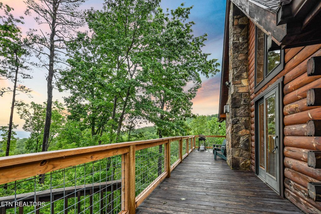 Photo of 813 Pine Top Lane Lane, Gatlinburg, TN 37738 (MLS # 1301473)