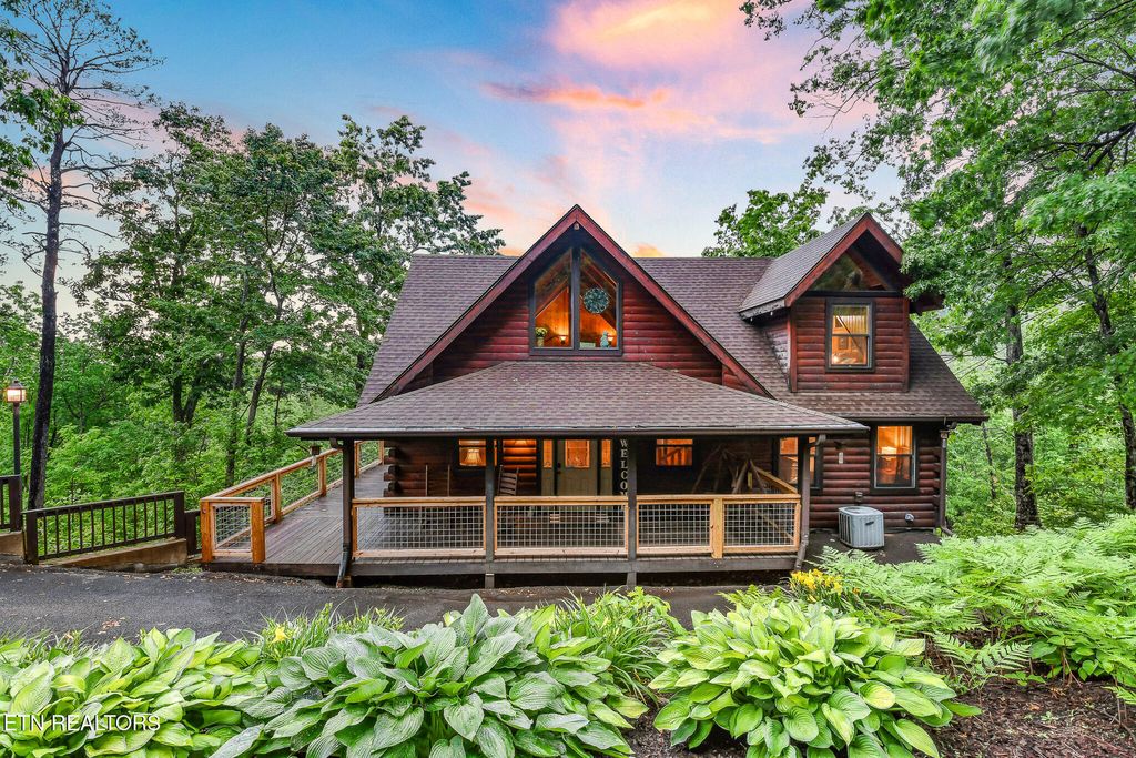 Photo of 813 Pine Top Lane Lane, Gatlinburg, TN 37738 (MLS # 1301473)