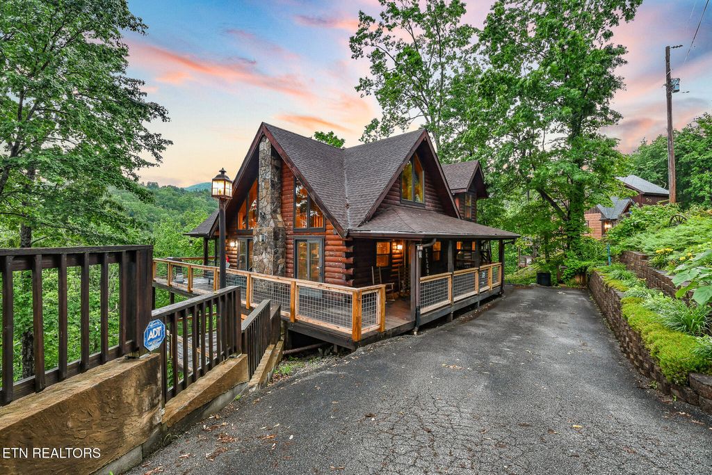 Photo of 813 Pine Top Lane Lane, Gatlinburg, TN 37738 (MLS # 1301473)