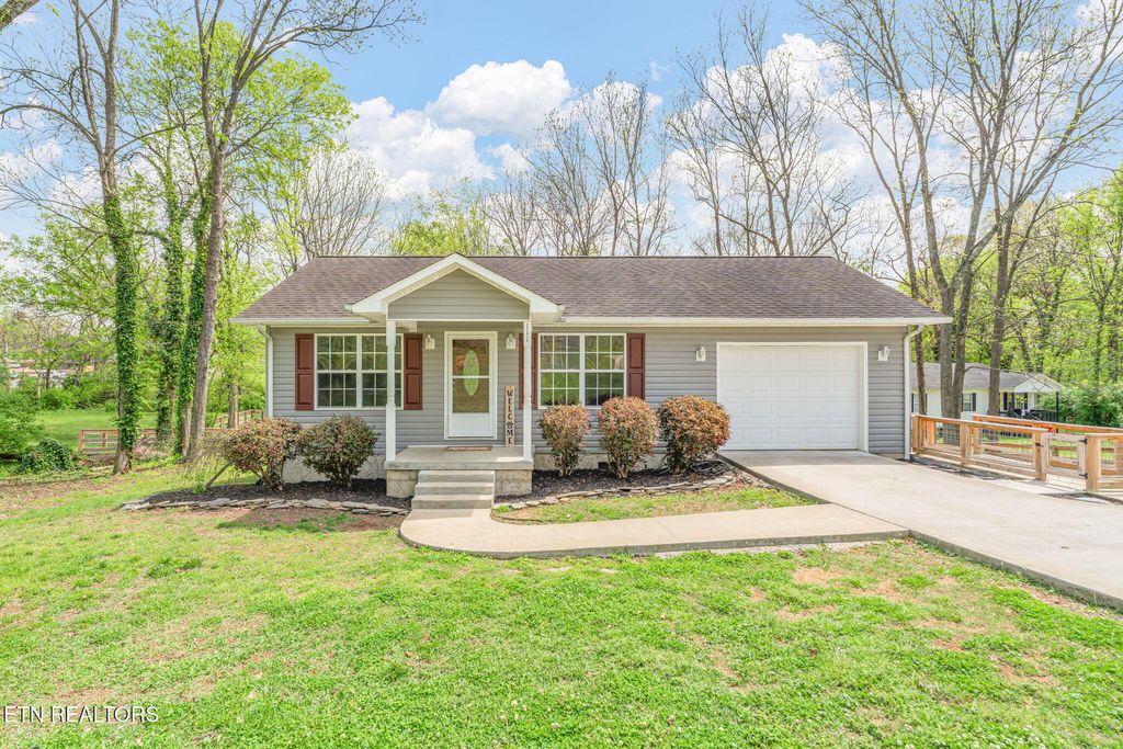 Photo of 111 Oak St, Athens, TN 37303 (MLS # 1334891)