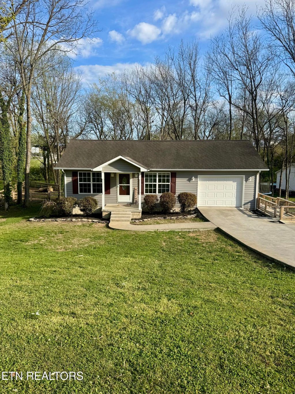 Photo of 111 Oak St, Athens, TN 37303 (MLS # 1334891)