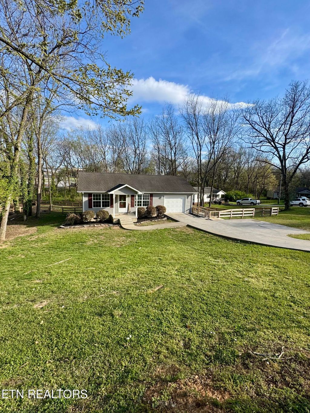 Photo of 111 Oak St, Athens, TN 37303 (MLS # 1334891)