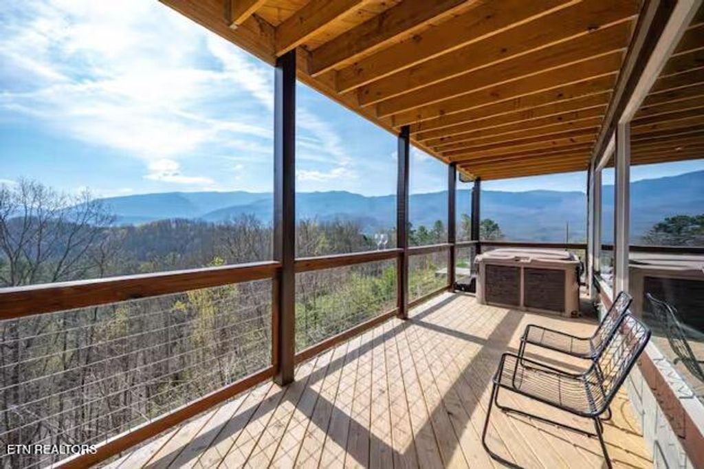 Photo of 719 Upper Windsor Way, Gatlinburg, TN 37738 (MLS # 1330964)