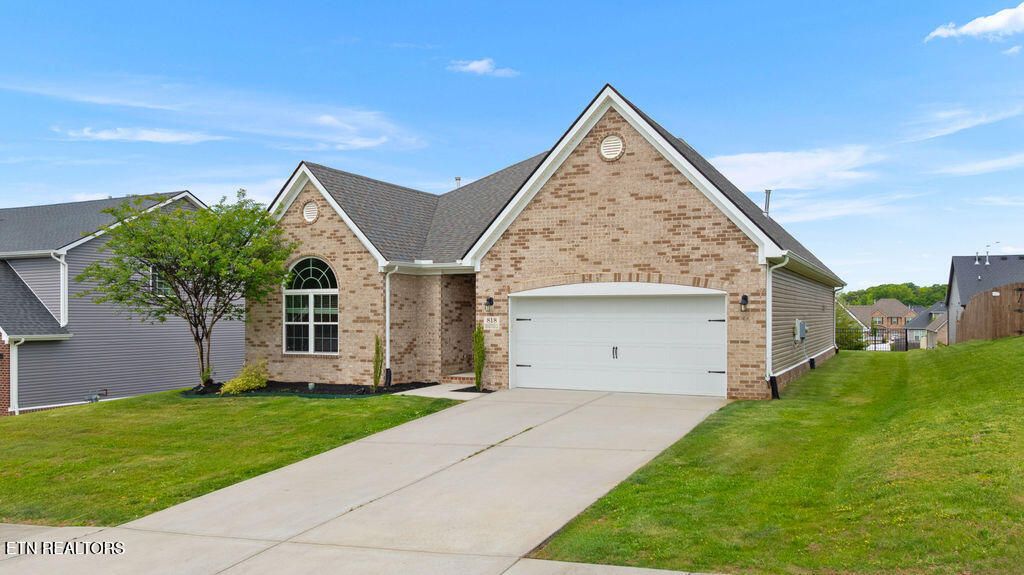 Photo of 818 Brookwood Lane, Maryville, TN 37801 (MLS # 1339466)