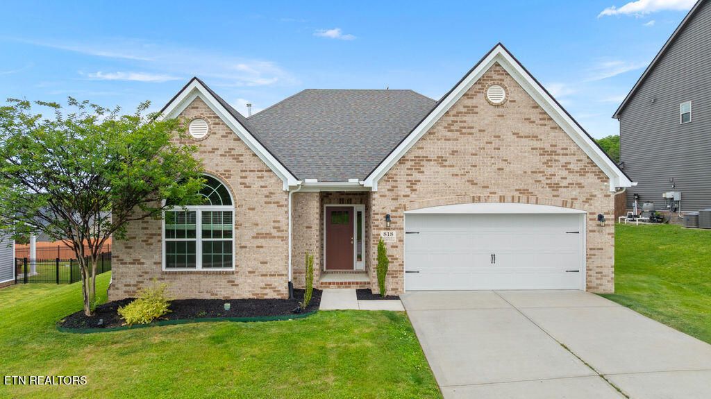 Photo of 818 Brookwood Lane, Maryville, TN 37801 (MLS # 1339466)