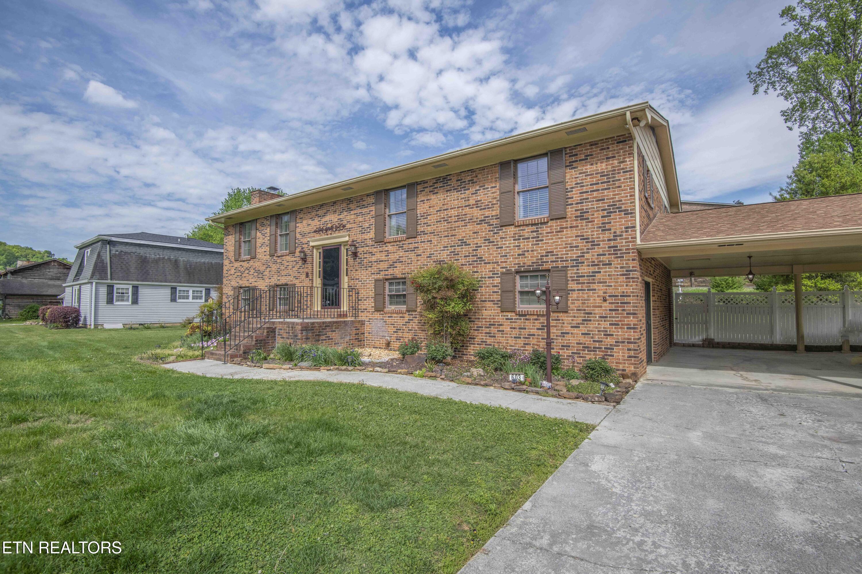 603 Riverbend Rd