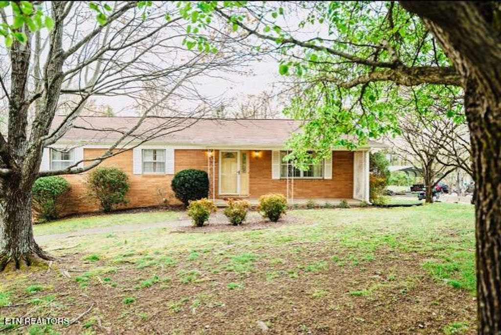 Photo of 128 Westwood Drive Drive, Clinton, TN 37716 (MLS # 1295785)