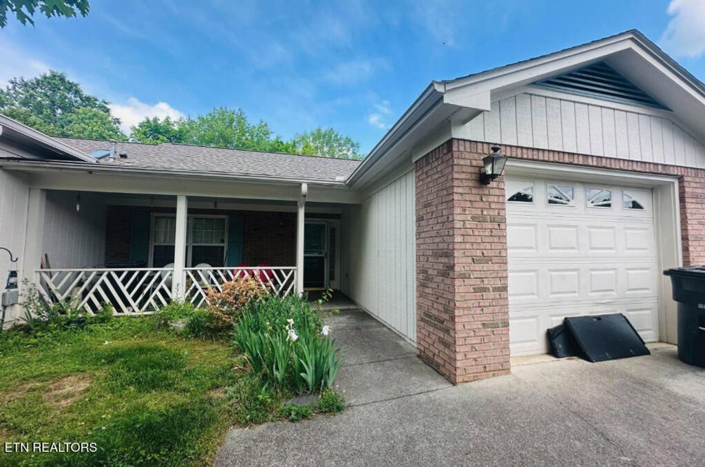 Photo of 1974 Locarno Drive, Knoxville, TN 37914 (MLS # 1335203)