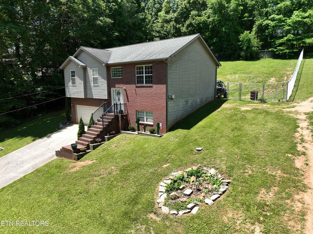 Photo of 323 Forest Hills Drive, New Tazewell, TN 37825 (MLS # 1264242)