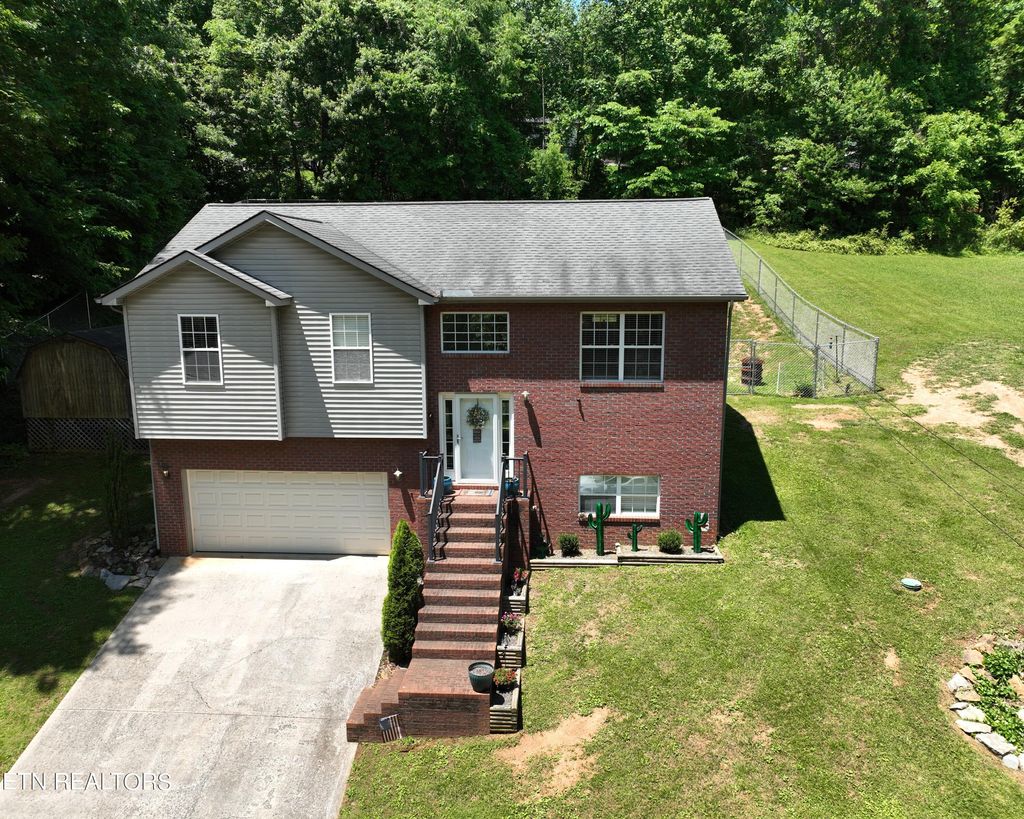 Photo of 323 Forest Hills Drive, New Tazewell, TN 37825 (MLS # 1264242)