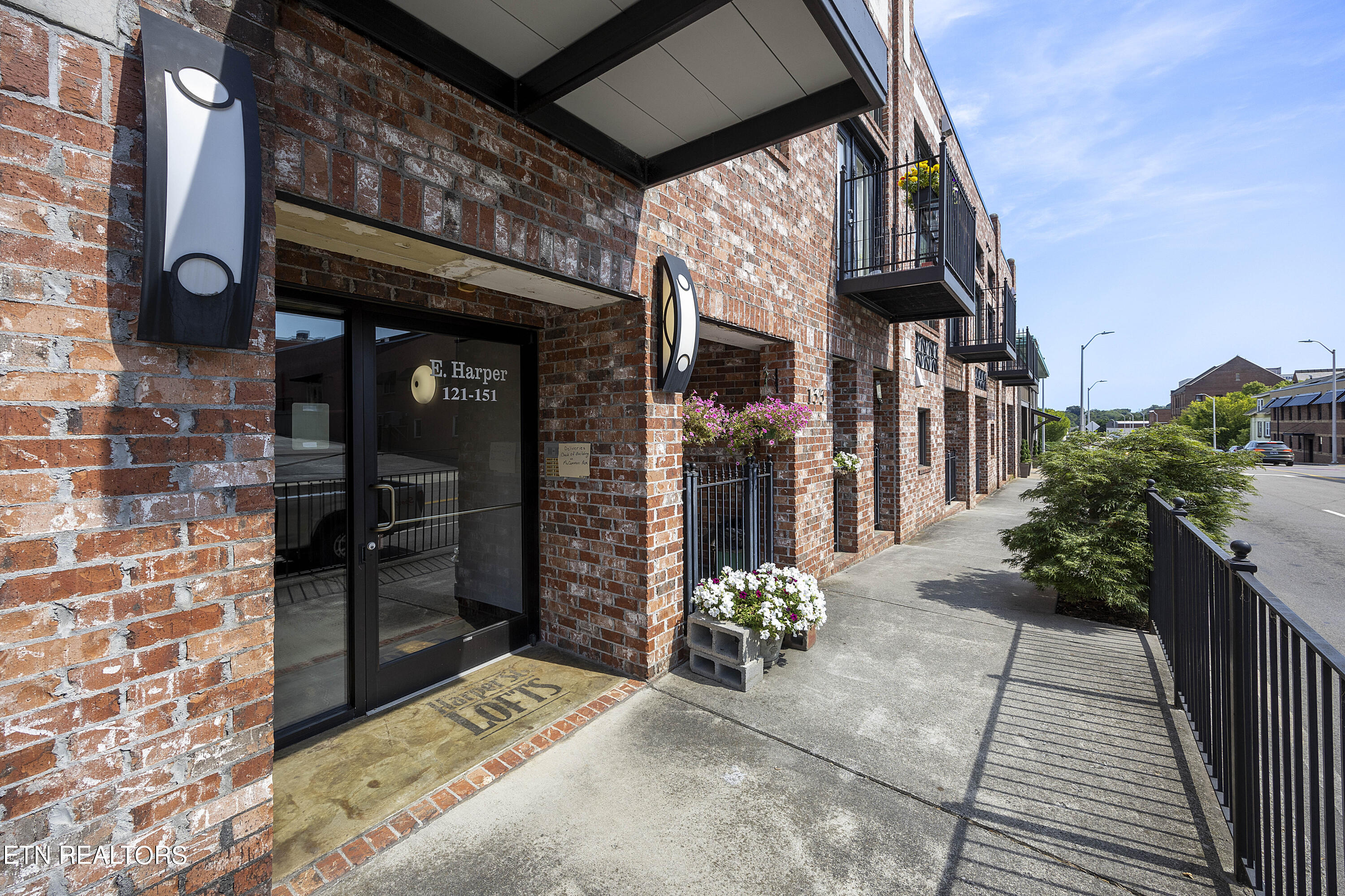 125 E Harper Ave