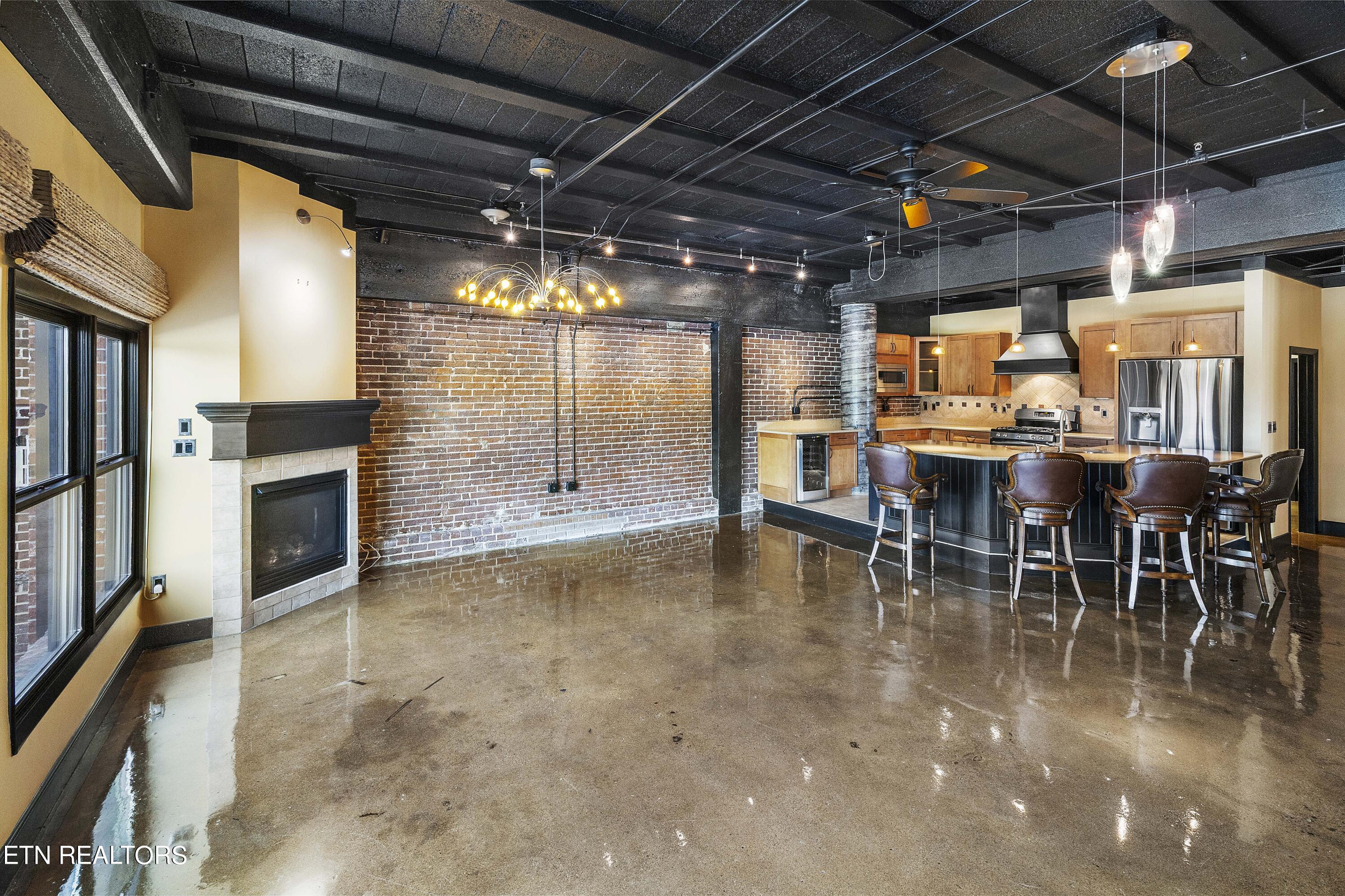 125 E Harper Ave