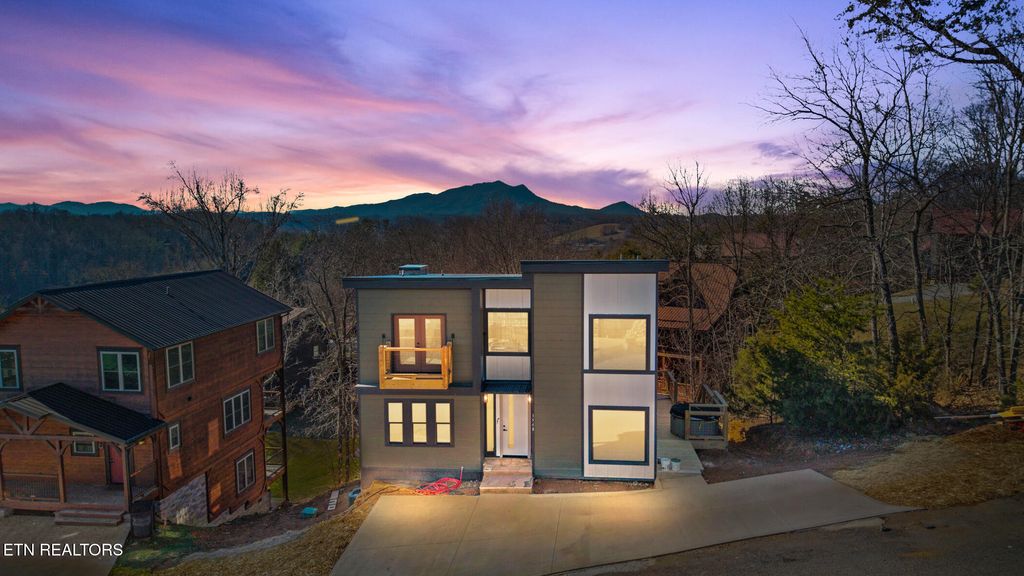 Photo of 1568 Rainbow Ridge Way, Sevierville, TN 37862 (MLS # 1326526)