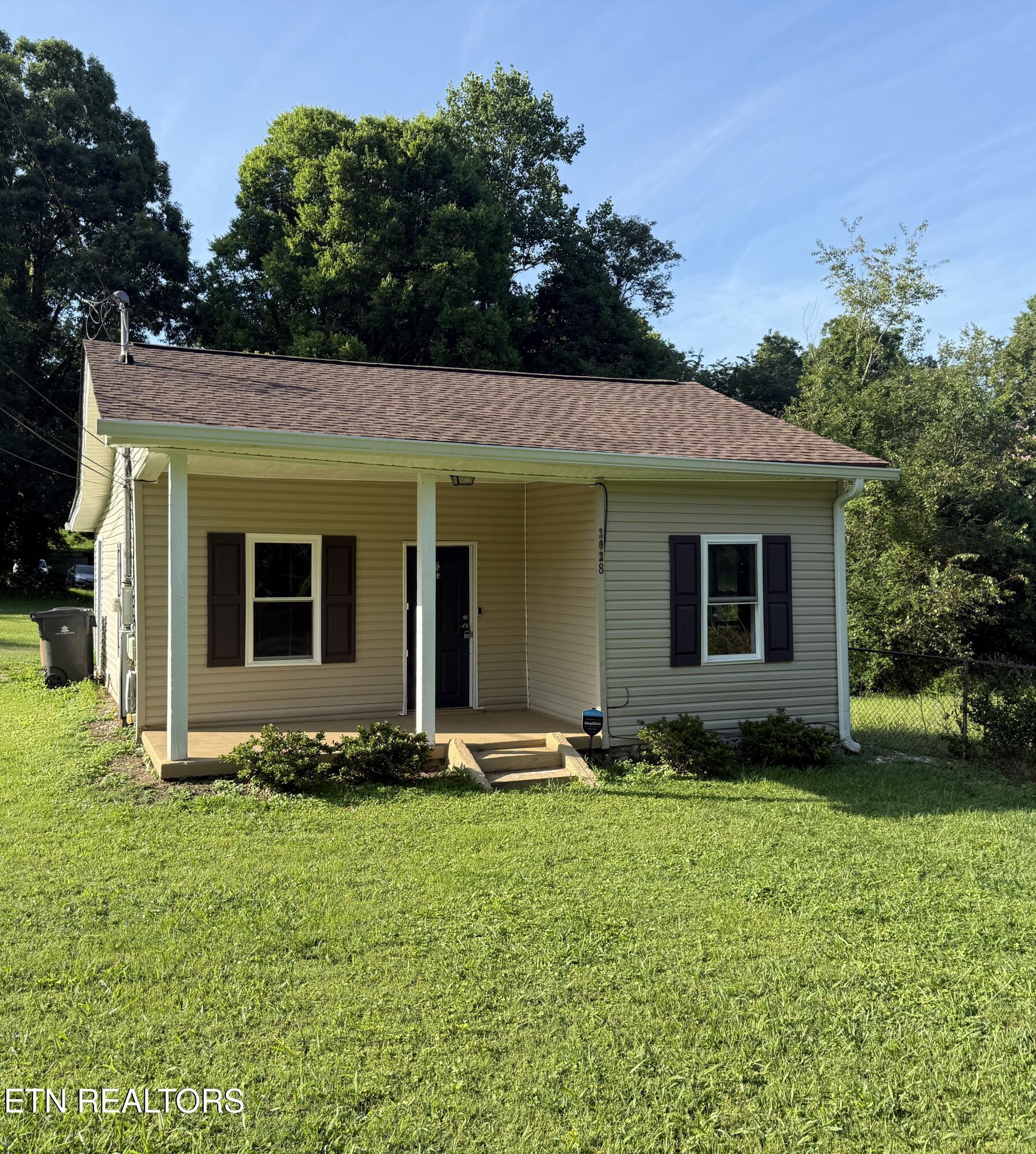 Photo 1 of 14 — 2028 Bernhurst Drive, Knoxville, TN 37918