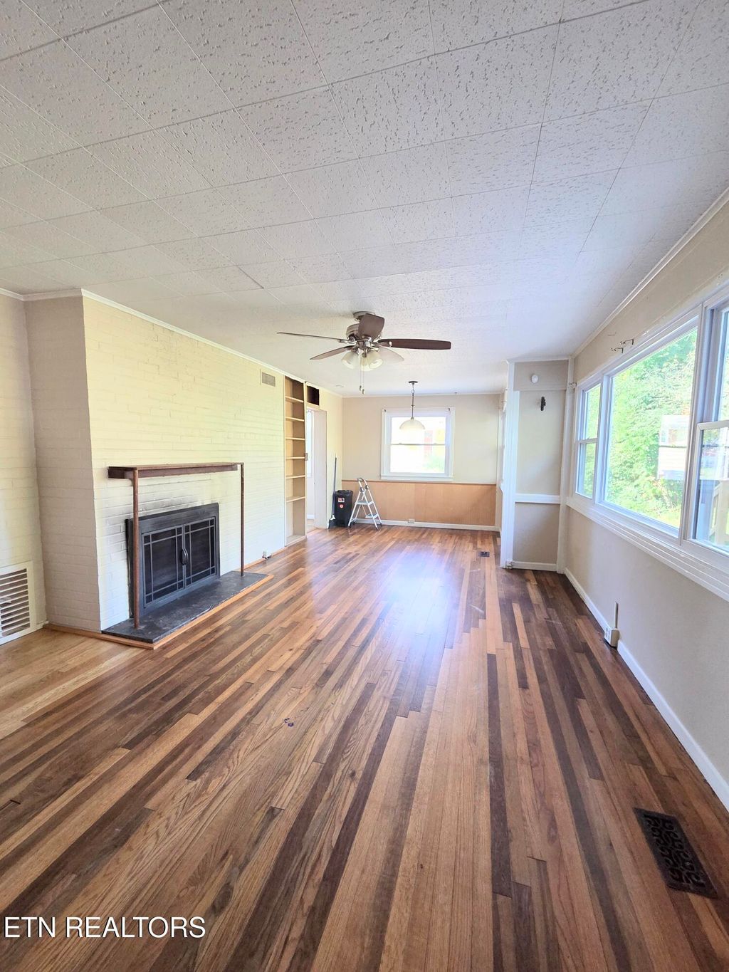 Photo of 102 Nesper Rd, Oak Ridge, TN 37830 (MLS # 1318943)