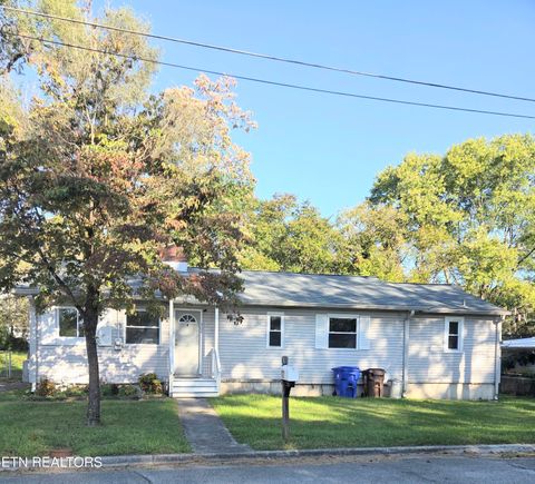 Photo of 102 Nesper Rd, Oak Ridge, TN 37830 (MLS # 1318943)