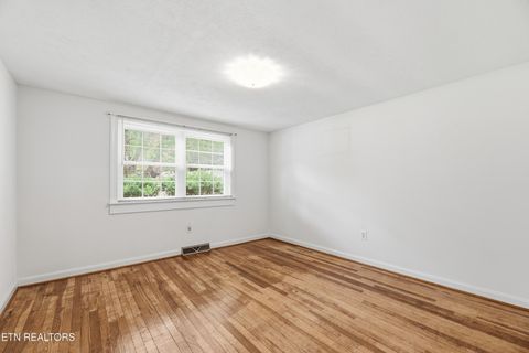 Tiny photo for 505 Ridgeview Drive, Clinton, TN 37716 (MLS # 1342482)