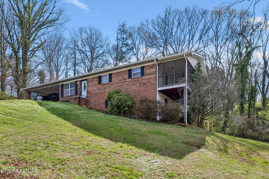 Photo of 2628 Rahn Ave, Maryville, TN 37804 (MLS # 1332578)