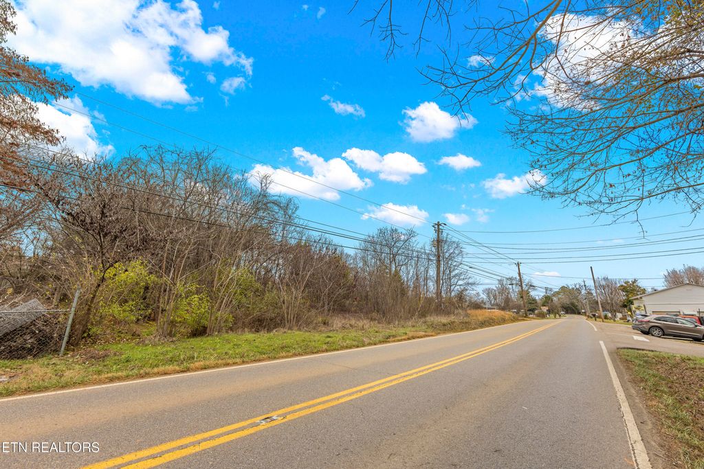 Photo of 814 Maryville Hwy Hwy, Seymour, TN 37865 (MLS # 1324013)