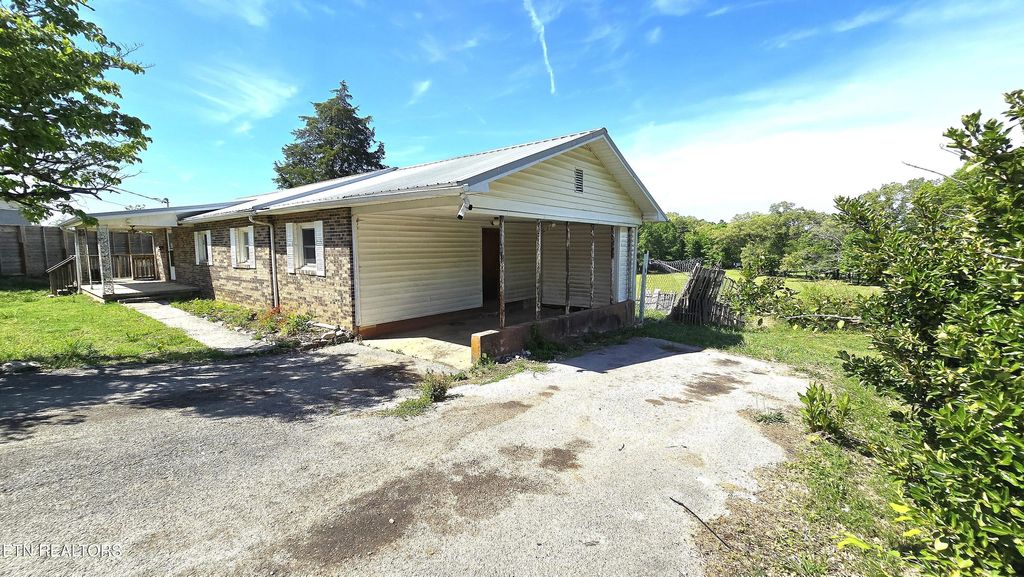 Photo of 2150 Pinecrest Circle, Lenoir City, TN 37772 (MLS # 1337727)