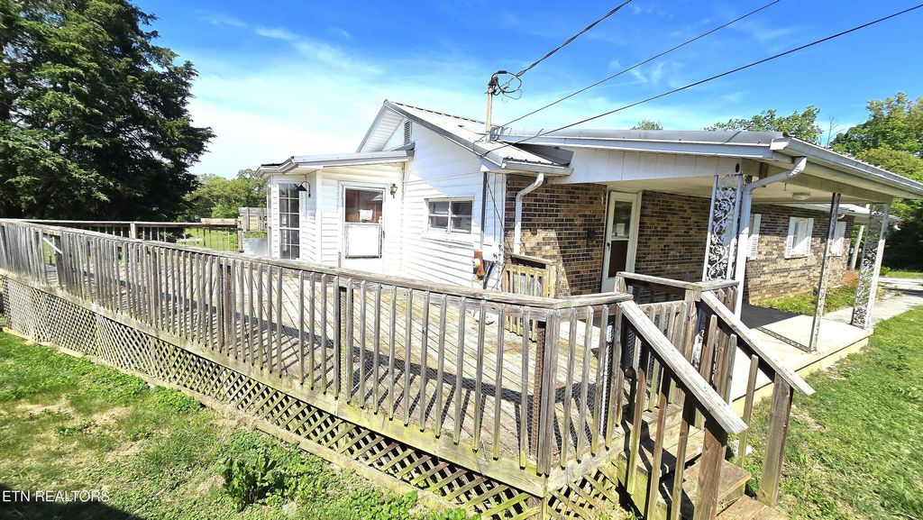 Photo of 2150 Pinecrest Circle, Lenoir City, TN 37772 (MLS # 1337727)