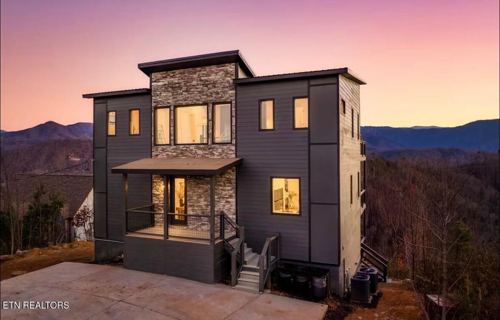 Photo of 896 Chalet Village Blvd Blvd, Gatlinburg, TN 37738 (MLS # 1297528)