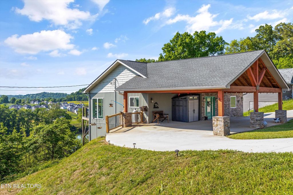 Photo of 9828 Kodak Rd, Kodak, TN 37764 (MLS # 1335092)