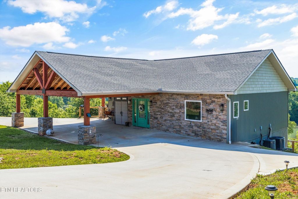 Photo of 9828 Kodak Rd, Kodak, TN 37764 (MLS # 1335092)