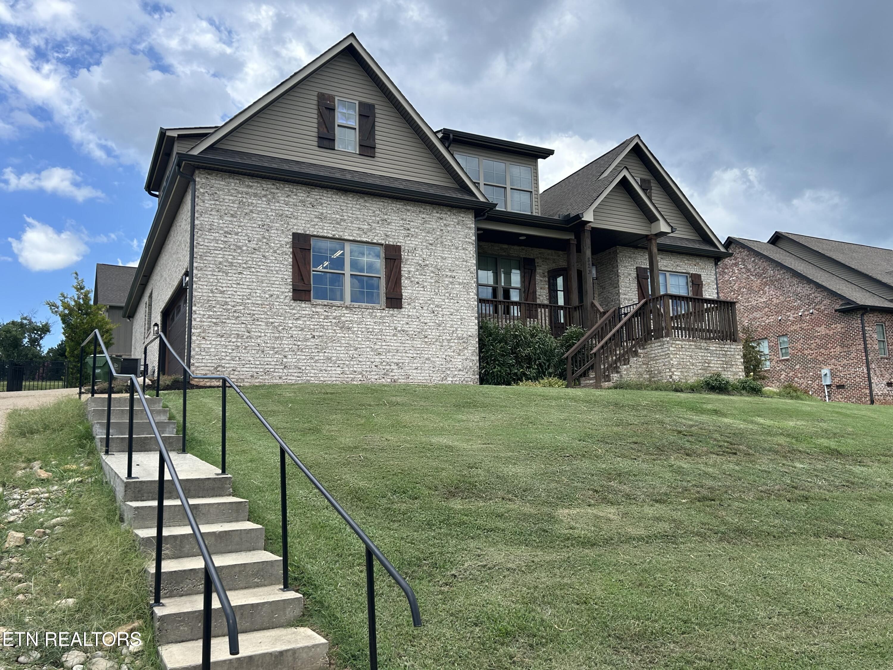 823 Brookshire Blvd