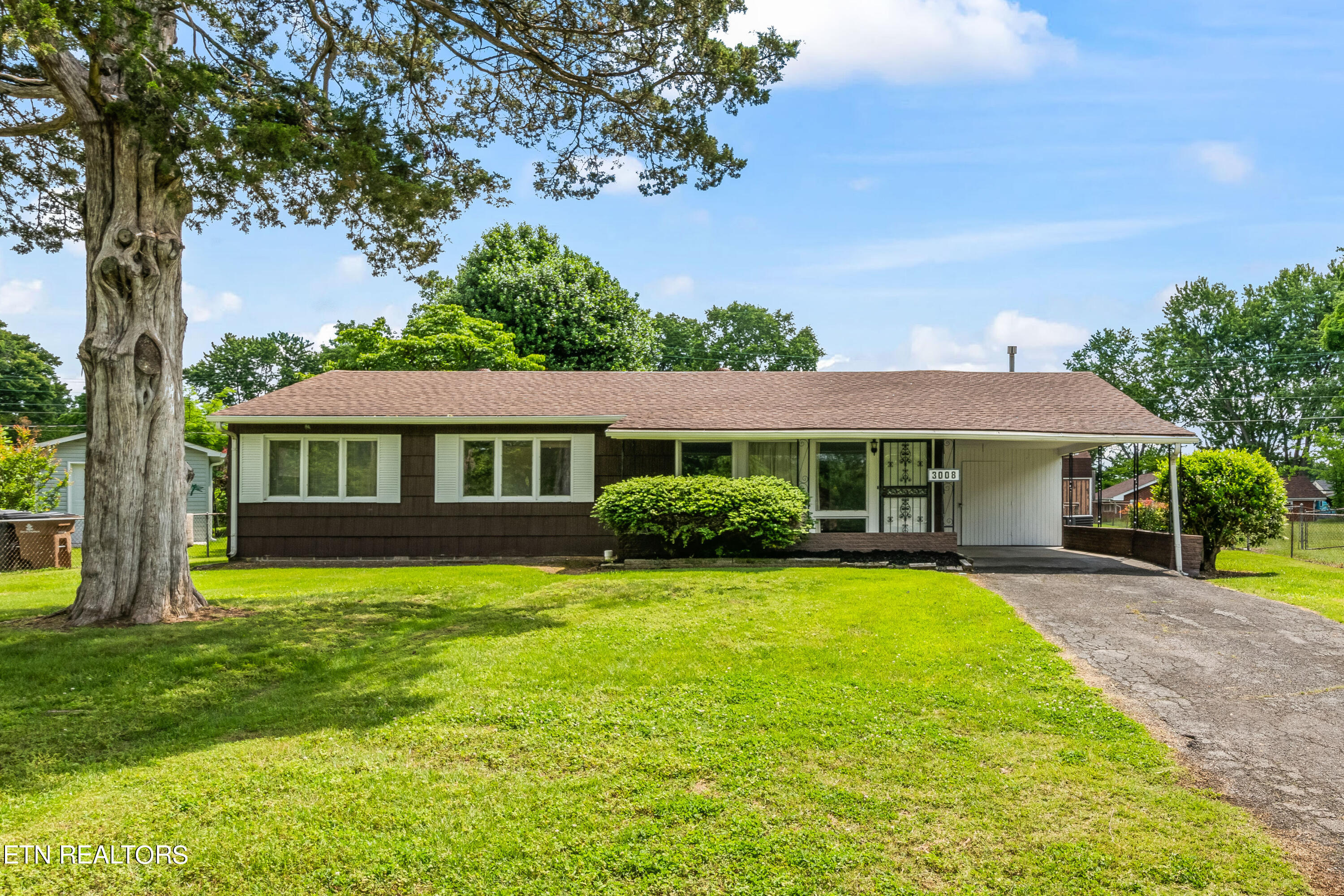 View Knoxville, TN 37921 property