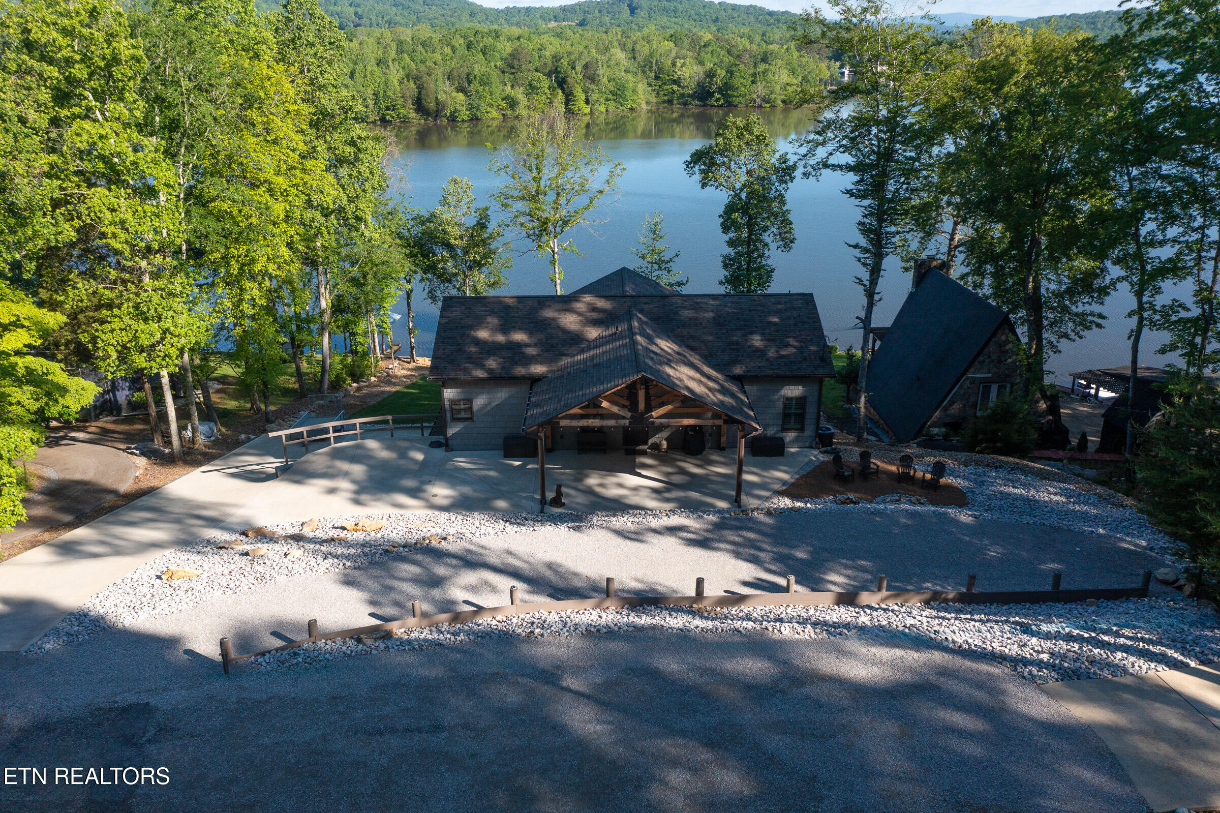 4290 River Rd