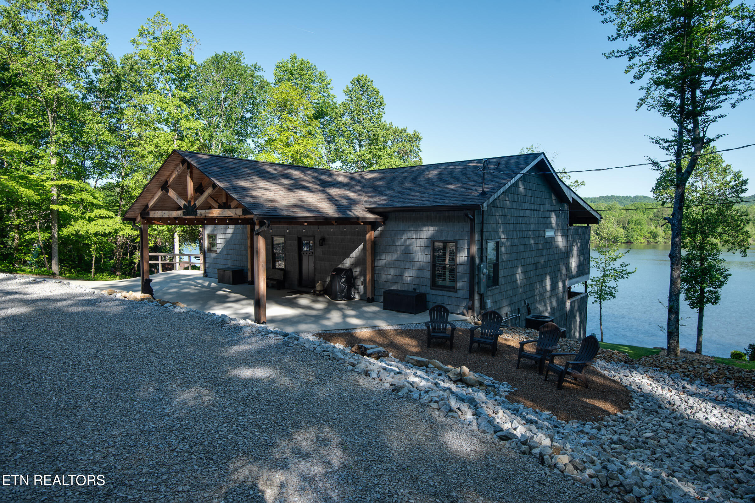4290 River Rd