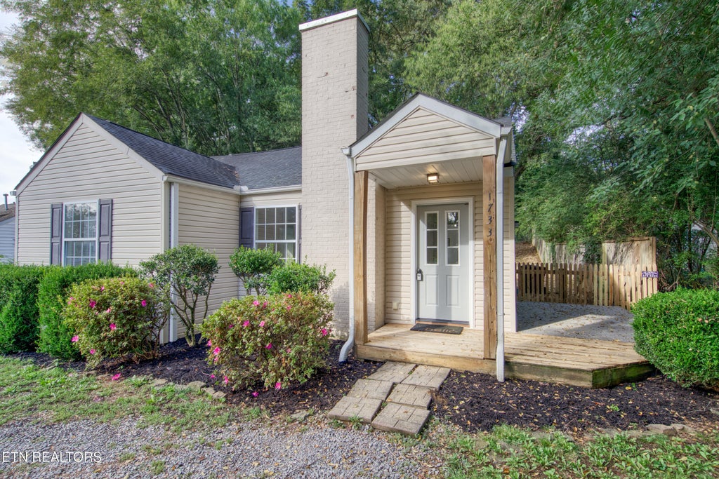 Photo of 1733 Dalton St, Alcoa, TN 37701 (MLS # 1358159)