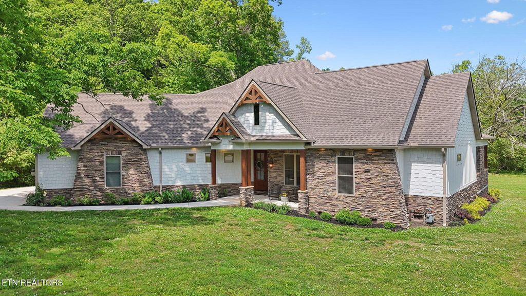 Photo of 650 Enclave Pointe, Kingston, TN 37763 (MLS # 1290698)