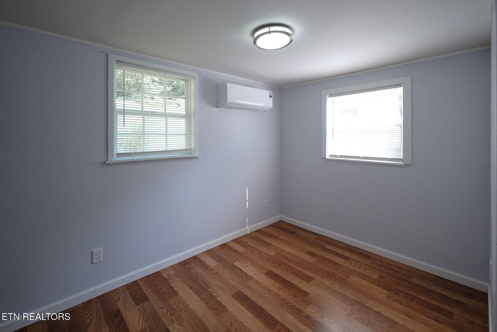 Photo of 128 E Wadsworth Circle, Oak Ridge, TN 37830 (MLS # 1313228)