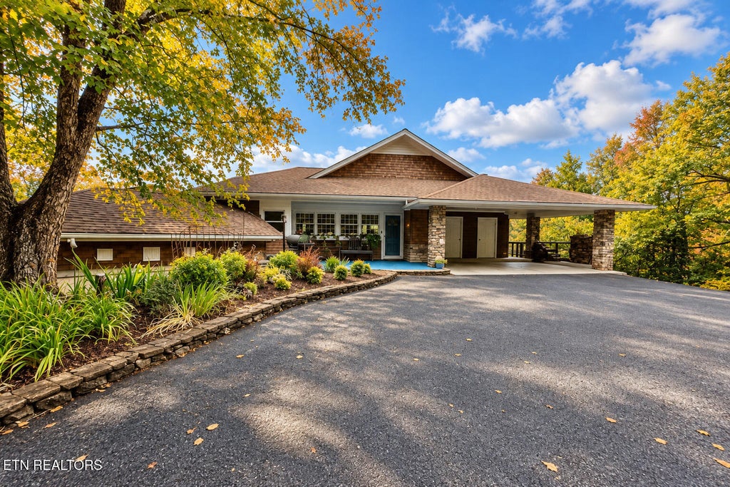 Photo of 504 Matterhorn Drive, Gatlinburg, TN 37738 (MLS # 1358584)