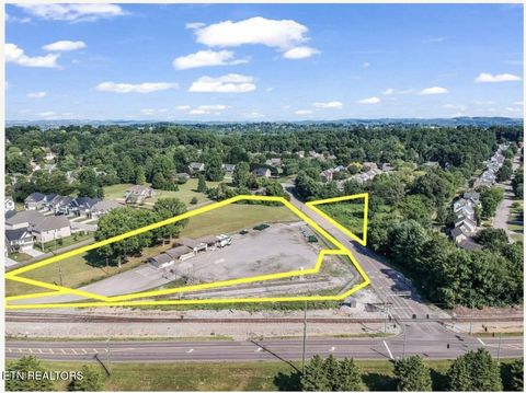 Photo of 860 S Gallaher View Rd, Knoxville, TN 37919 (MLS # 1312045)