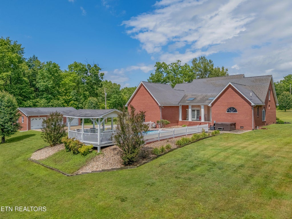 Photo of 255 Cumberland Mtn Drive, Sunbright, TN 37872 (MLS # 1302759)