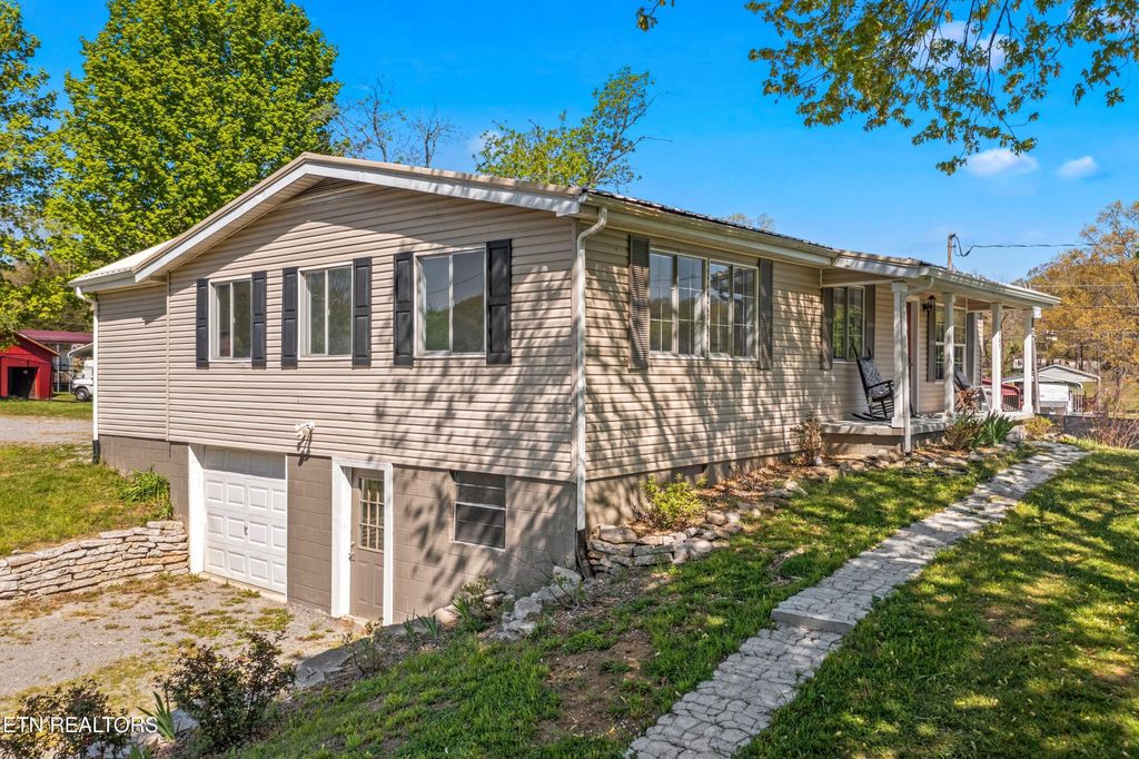 Photo of 887 Rocky Summit Rd, Bean Station, TN 37708 (MLS # 1298069)