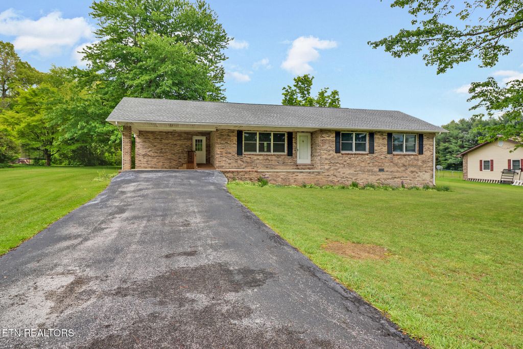 Photo of 188 Lincoln St, Crossville, TN 38572 (MLS # 1300010)